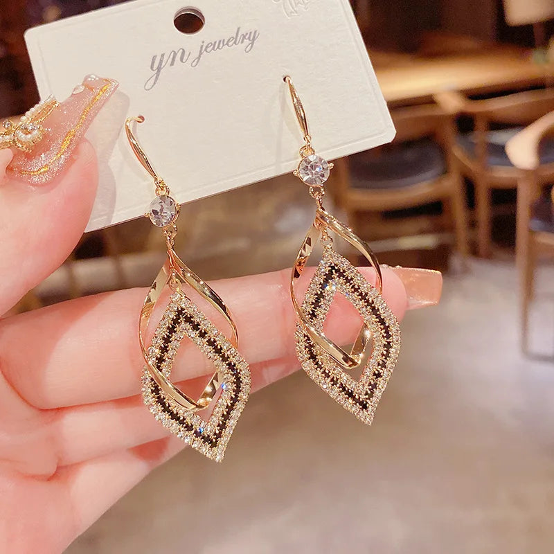 Vintage Geometric Hollow Earrings