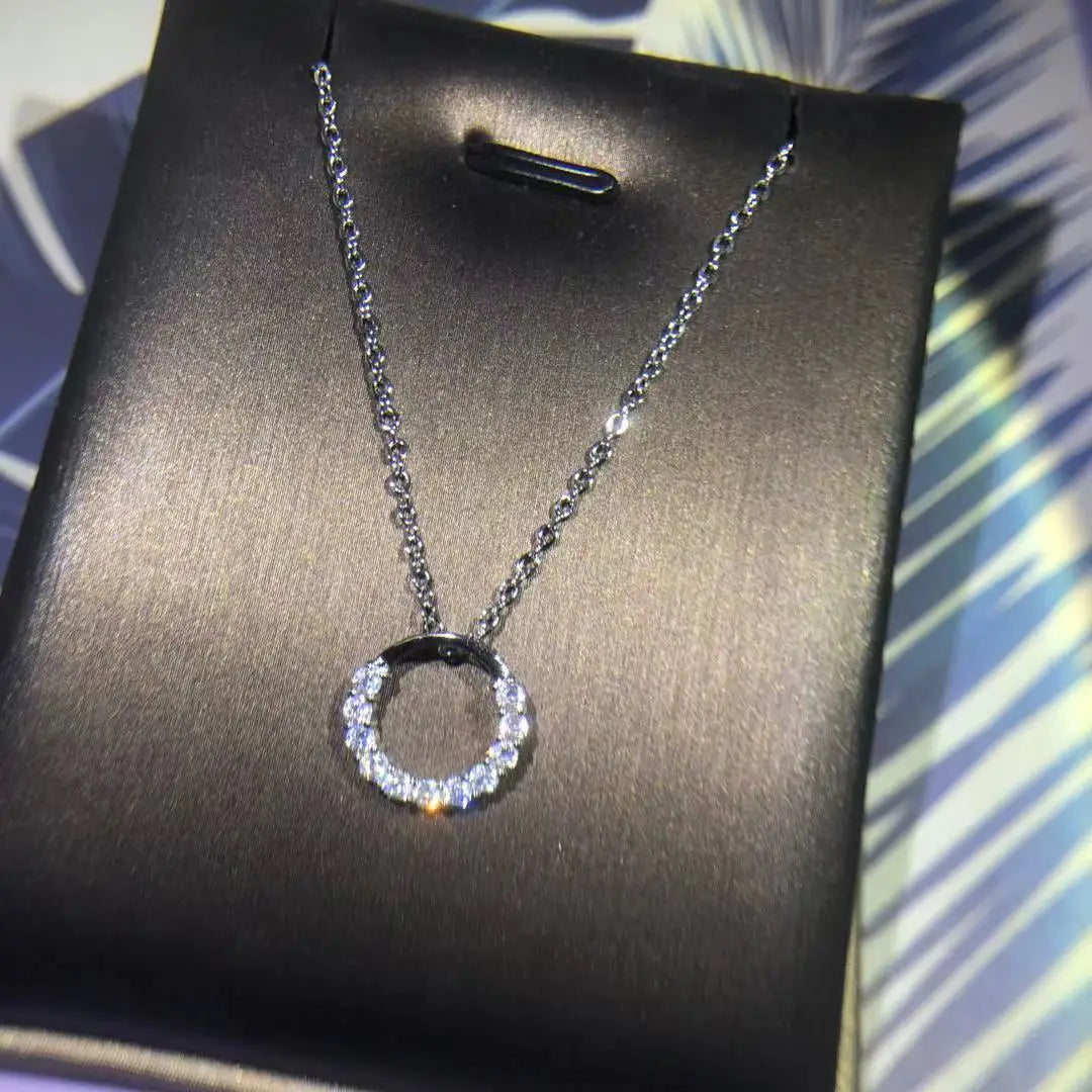 Simple Luxury Circle Pendant Necklace