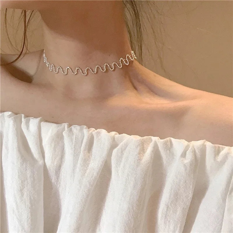 سلسلة عنق نسائية جديدة من الخرز على شكل سلسلة عنق من اللؤلؤ الكوري باللون الذهبي، قلادة على شكل سلسلة عنق قوطية لعام 2022 للفتيات