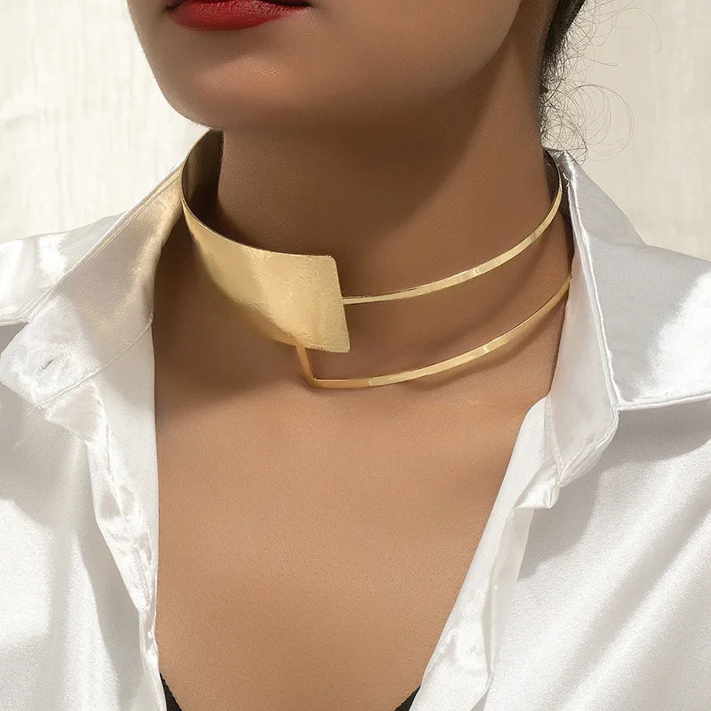 سلسلة تشوكر هندسية معدنية ذهبية للنساء