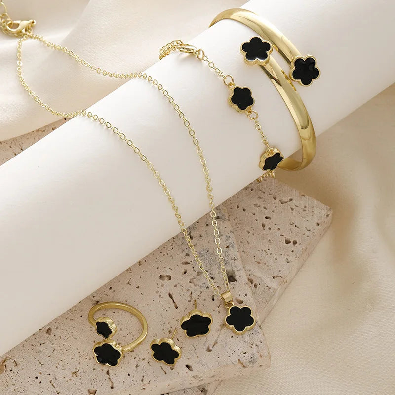 Petal Clover Jewelry Set