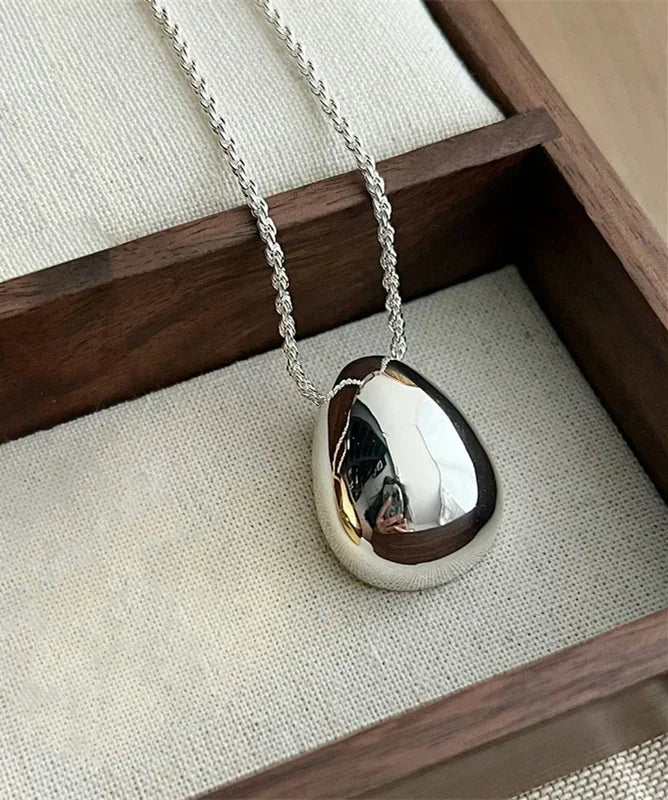 Design Smooth Metal Teardrop Pendant