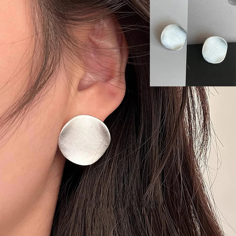 حلق أذن فضة استرلينية بتصميم رباط على شكل قوس للنساء