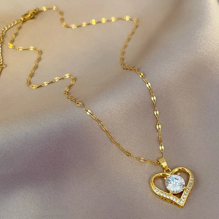 Artificial Gems Heart Pendant Necklace