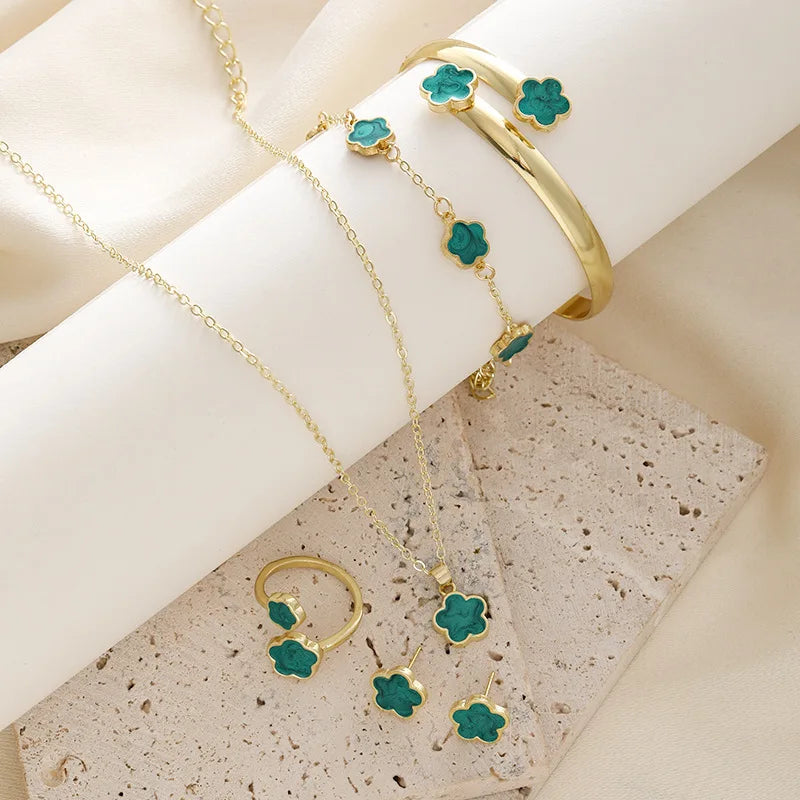 Petal Clover Jewelry Set