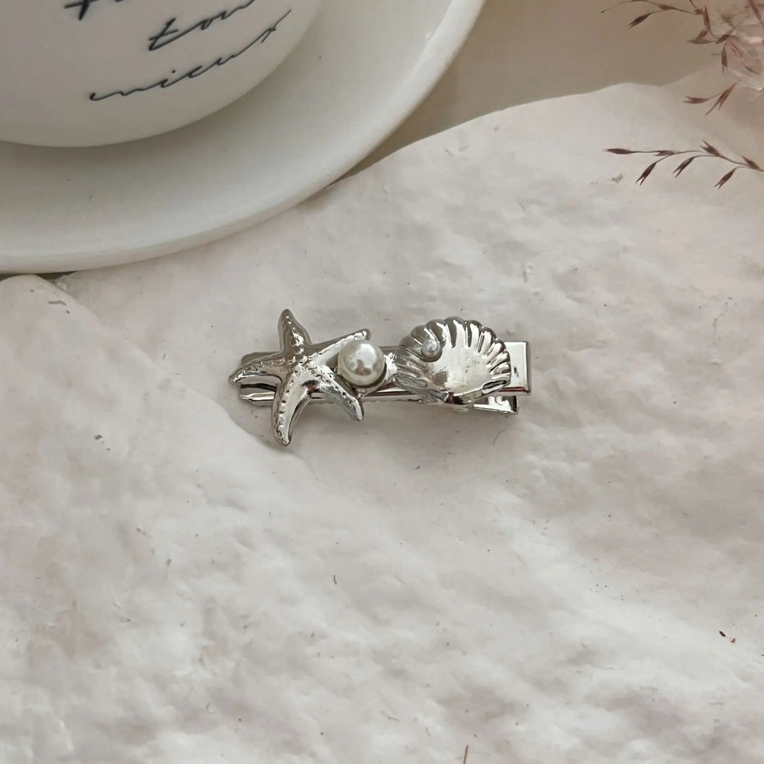 Ocean Style Hair Clips with Scallop and Starfish Design