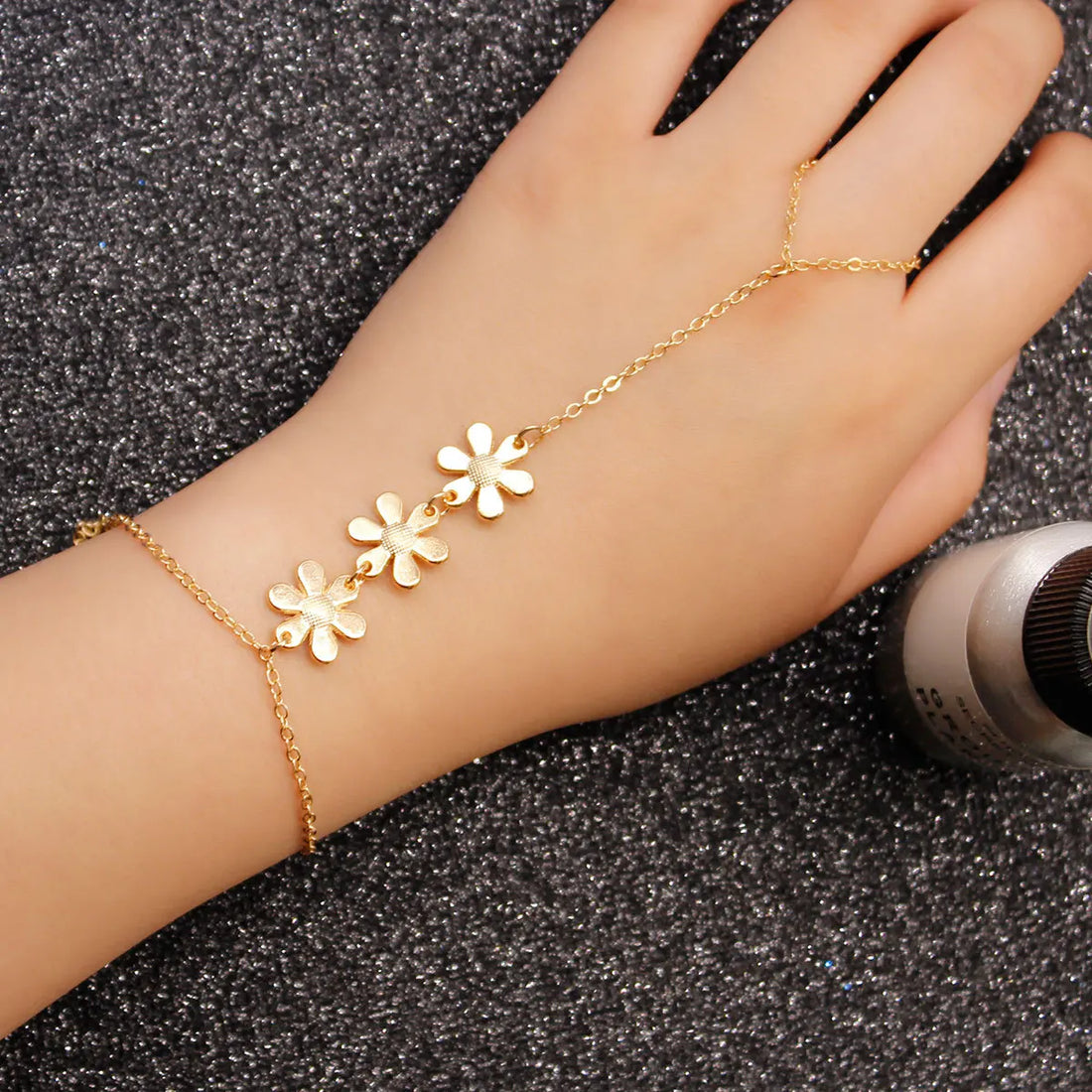 Gold Flower Pendant Link Bracelet