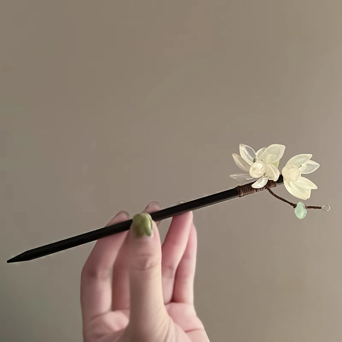 دبوس شعر خشبي بتصميم لوتس زجاجي أسلوب صيني للنساء