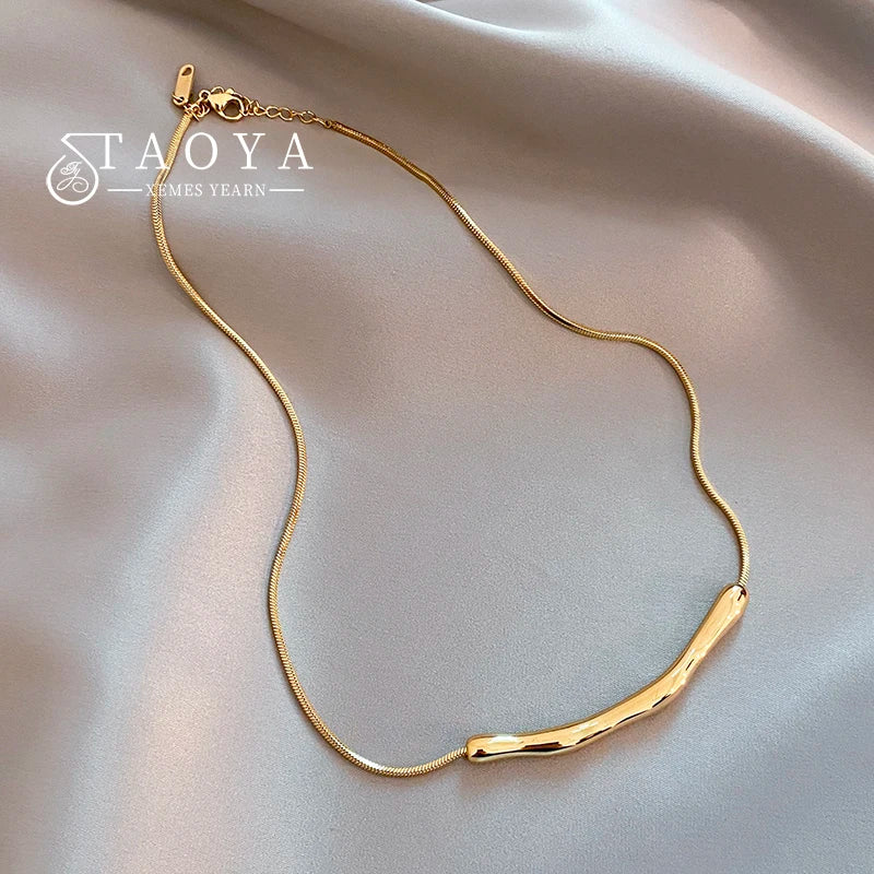 سلسلة عنق بسيطة من الفولاذ المقاوم للصدأ للنساء باللون الذهبي